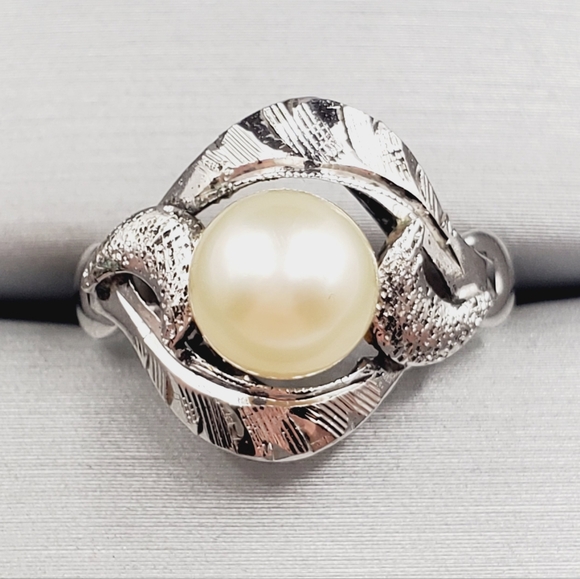 Pearl Ring 925 Sterling Silver Ring Vintage Ring Moon Ring Diamond Cut Ring